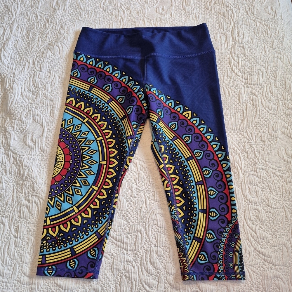 Women's cropped leggings no tags nice quality bright colors, NEW